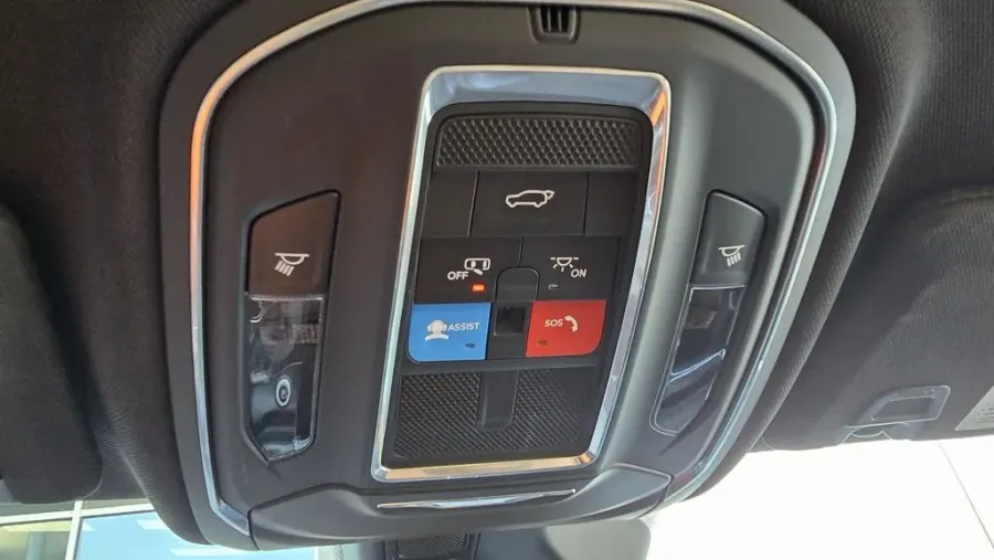 2024 Jeep Grand Cherokee | Photo 26 of 31