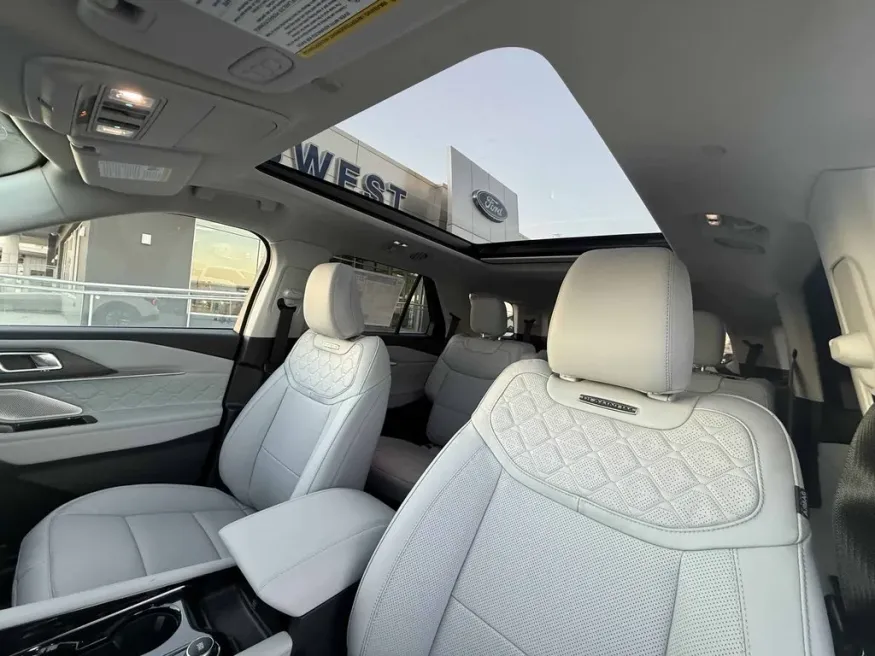 2026 Ford Explorer | Photo 19 of 25