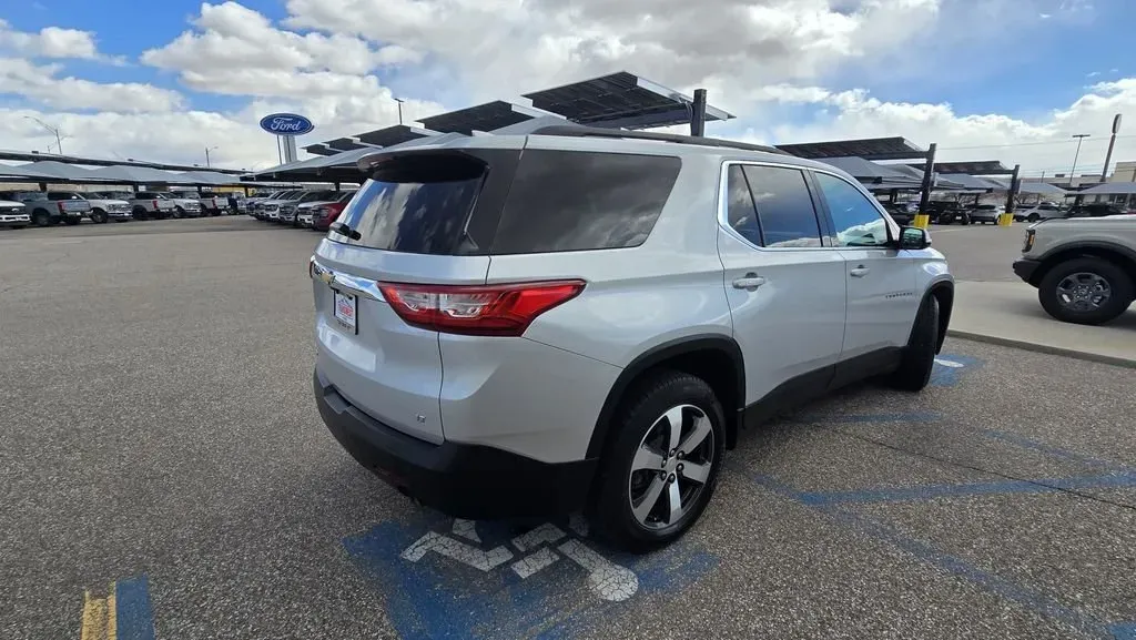 2019 Chevrolet Traverse | Photo 5 of 31