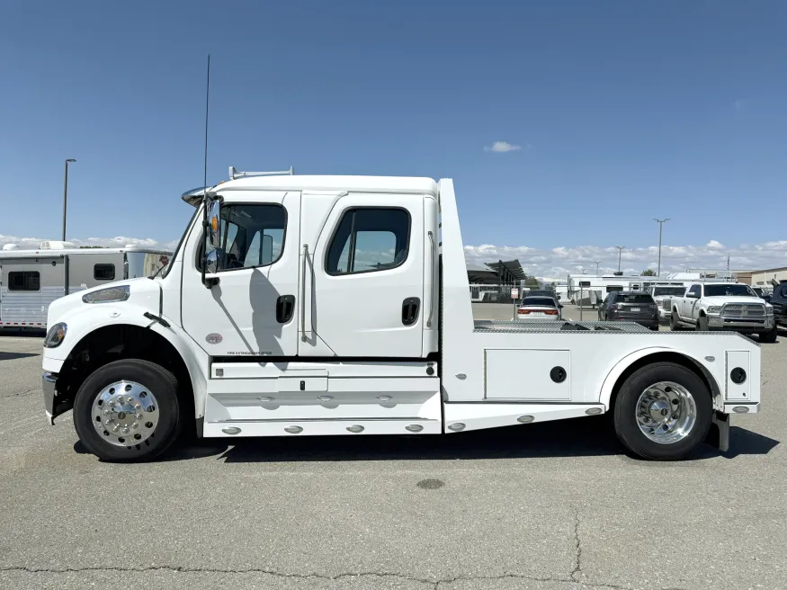 2023 Freightliner M2 106 Summit Hauler | Photo 3 of 22