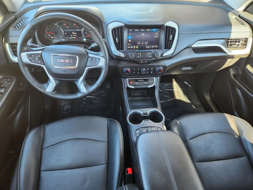 2024 GMC Terrain SLT | Photo 11 of 28
