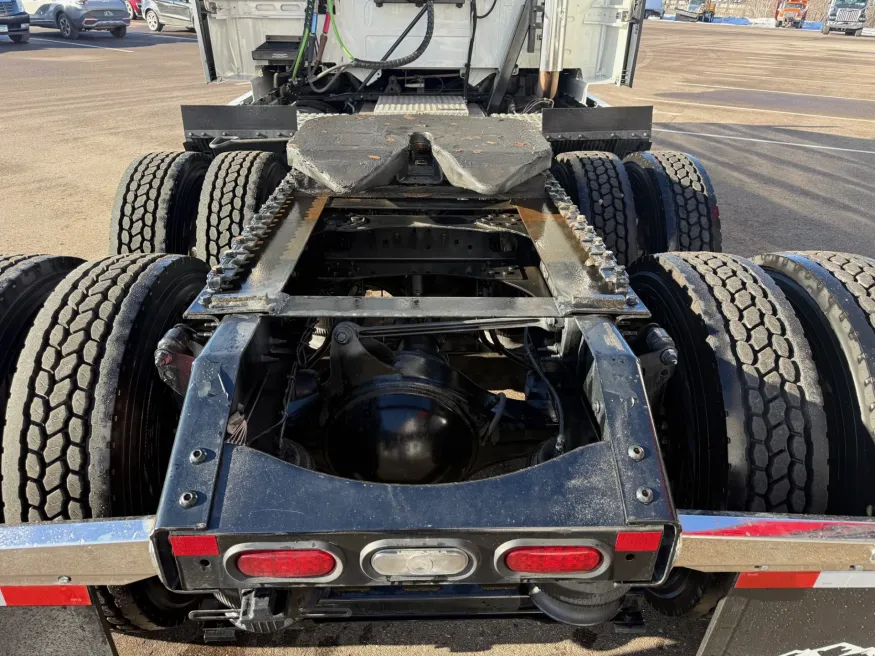 2024 Volvo VNL | Photo 9 of 18