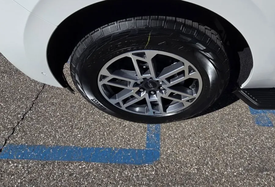 2025 Ford Expedition Max | Photo 13 of 40