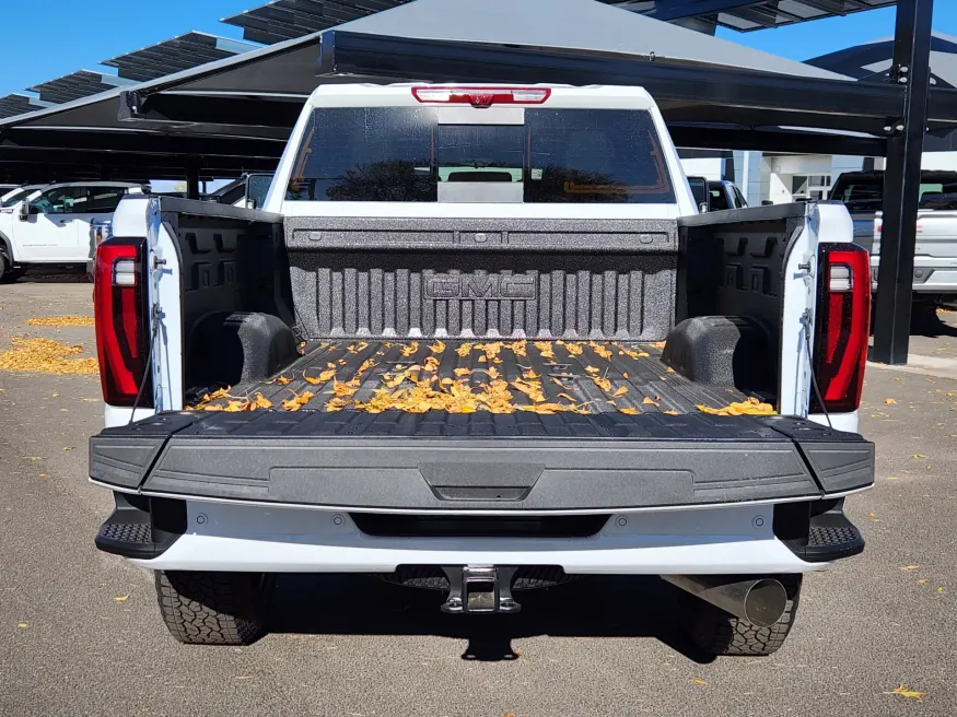 2026 GMC Sierra 2500HD Denali | Photo 15 of 31