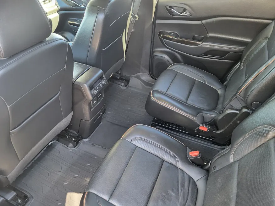 2023 GMC Acadia AT4 | Photo 23 of 27