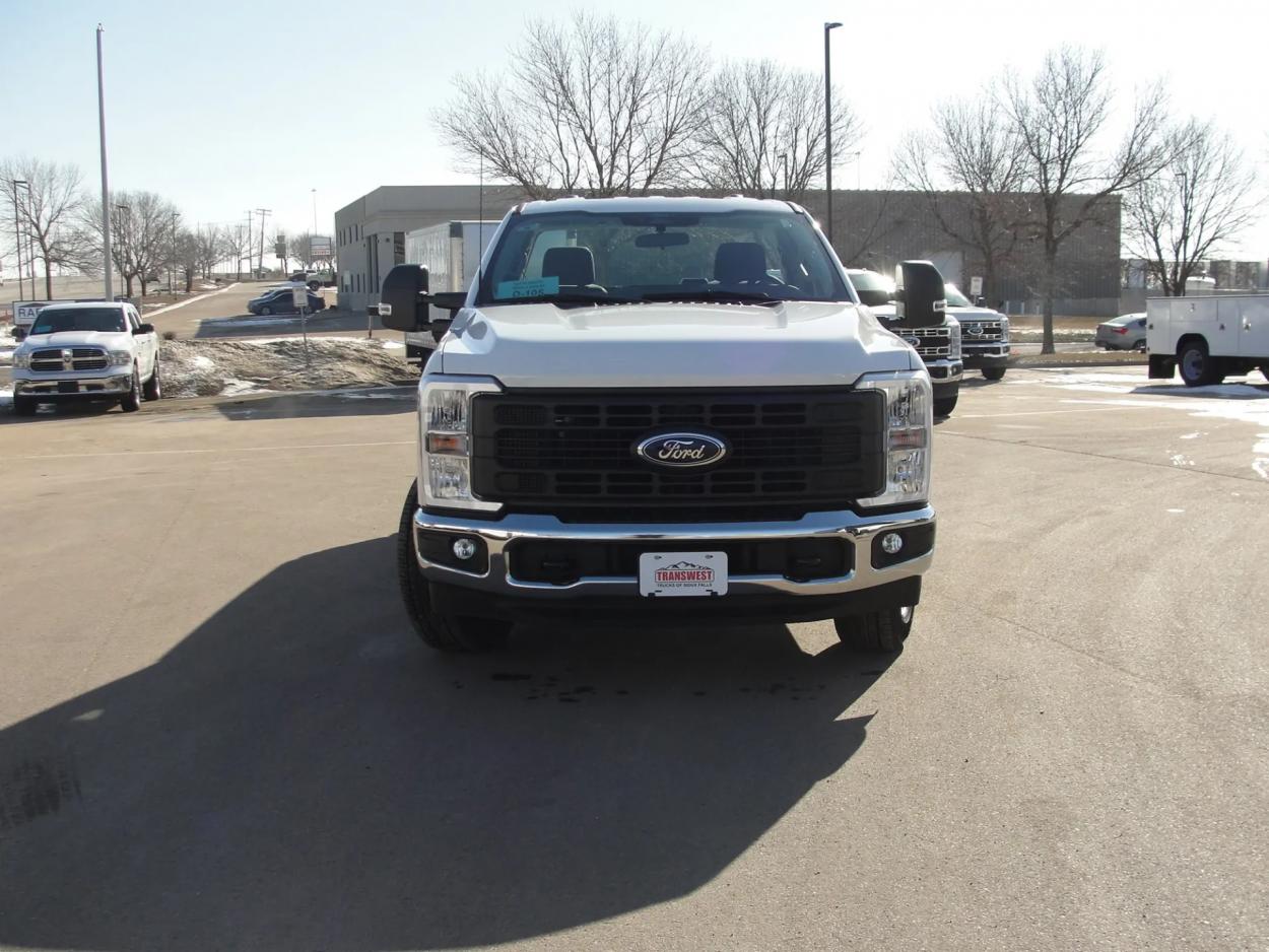 2024 Ford F350 | Photo 8 of 11