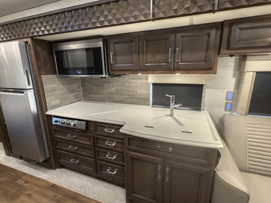 2023 Newmar Bay Star 3408 | Photo 15 of 38