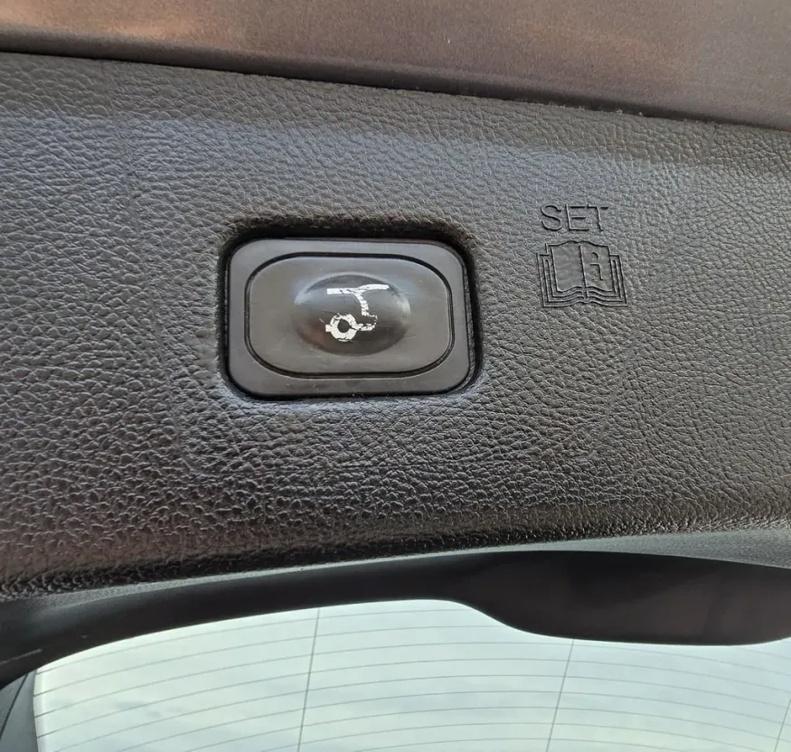 2023 Ford Edge | Photo 10 of 31