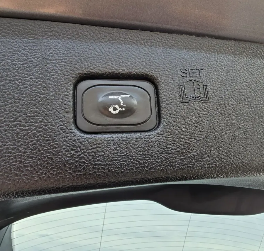 2023 Ford Edge | Photo 10 of 31