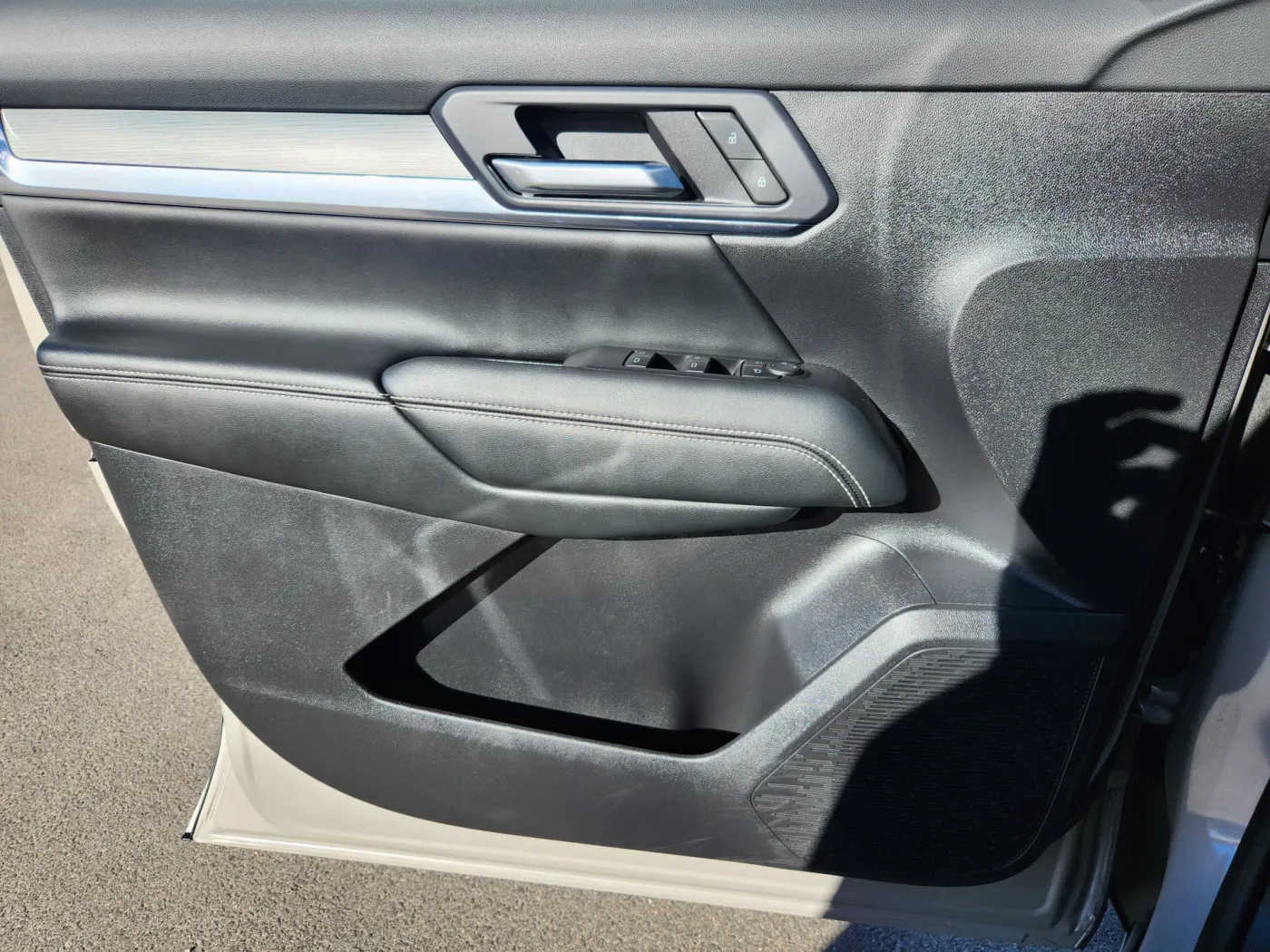 2025 GMC Terrain AWD Elevation | Photo 5 of 28