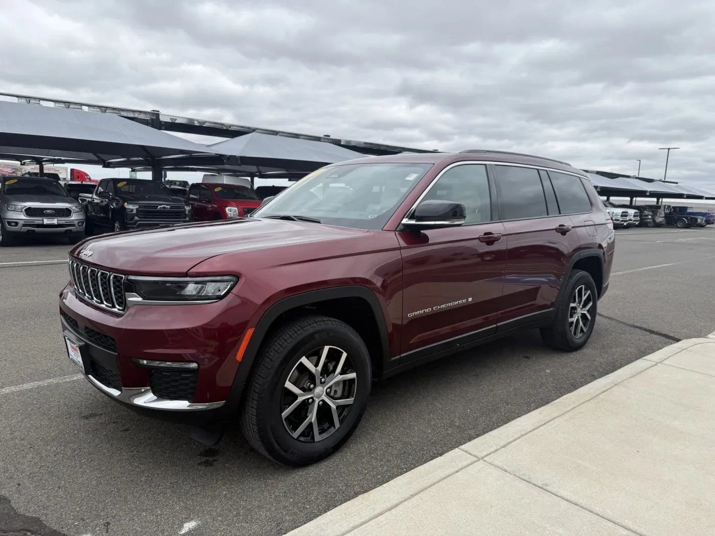 2024 Jeep Grand Cherokee L Limited | Photo 3 of 23