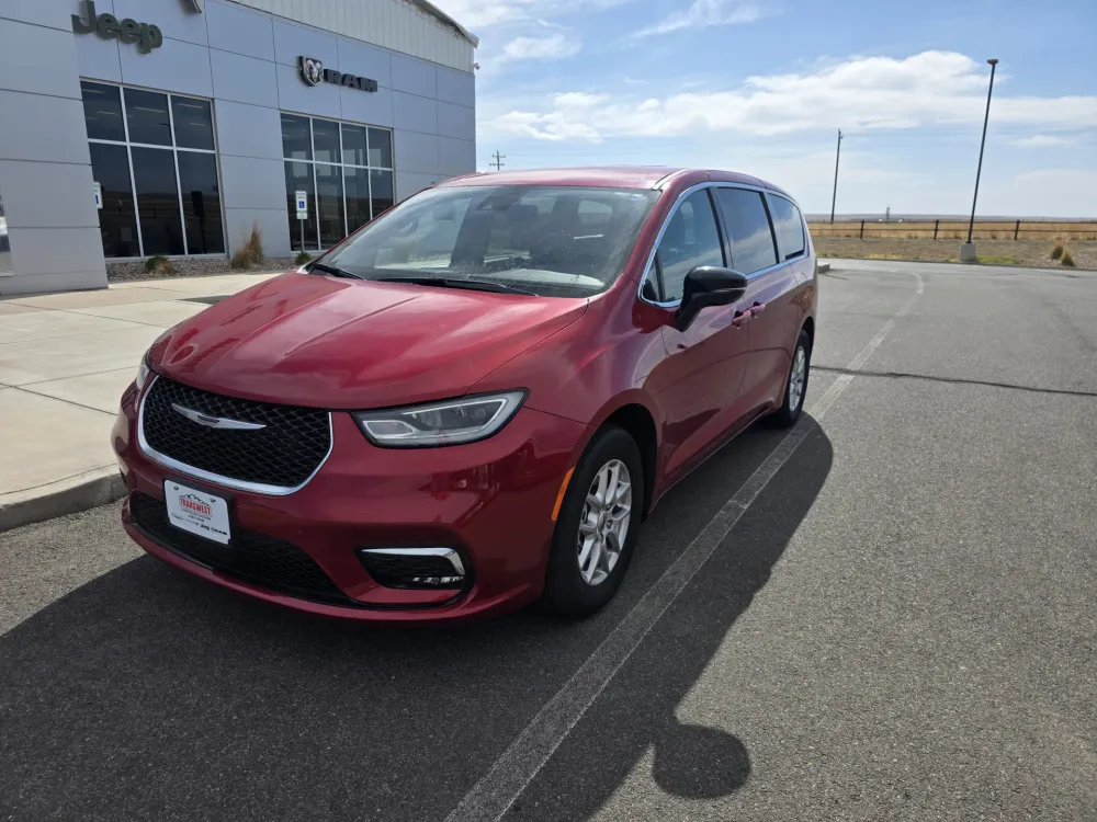 2025 Chrysler Pacifica Select