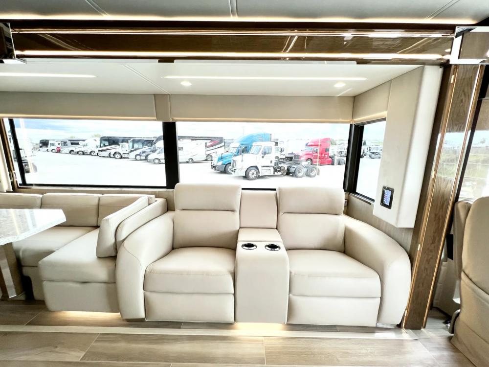 2023 Newmar King Aire 4531 | Photo 10 of 46