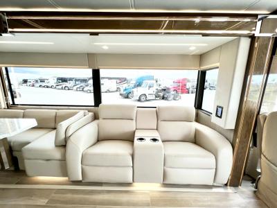 2023 Newmar King Aire 4531 | Thumbnail Photo 10 of 46