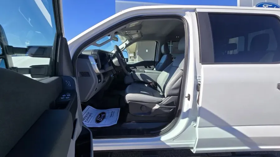 2026 Ford Super Duty F-350 | Photo 12 of 27