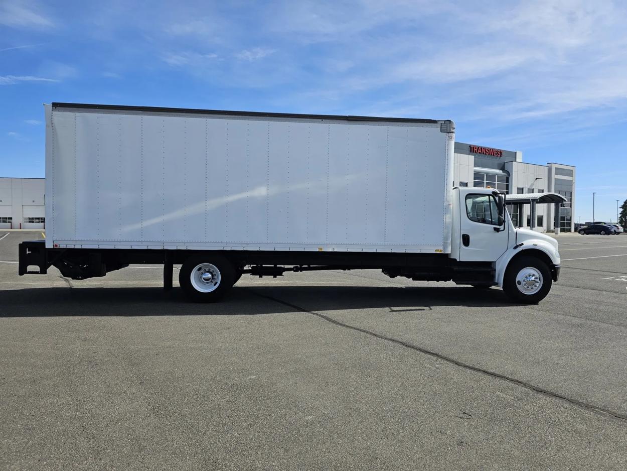 2018 Freightliner M2 106 | Photo 4 of 37