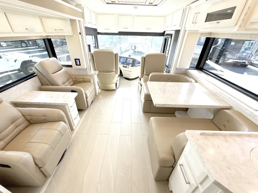 2022 Newmar New Aire 3543 | Photo 5 of 31