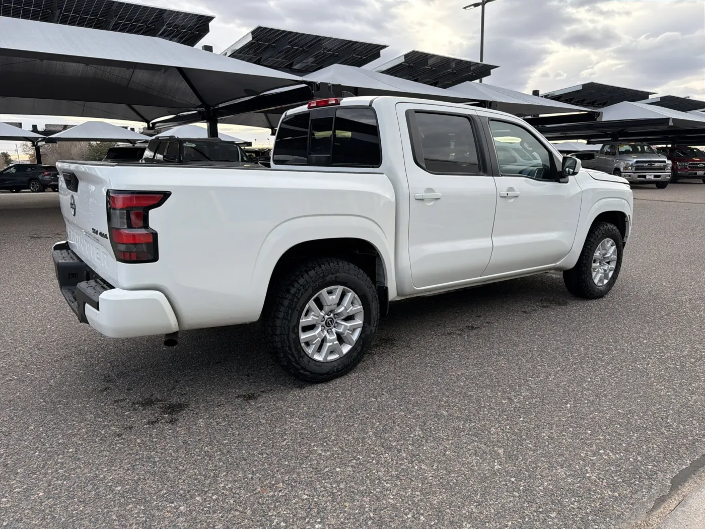 2022 Nissan Frontier SV | Photo 4 of 19