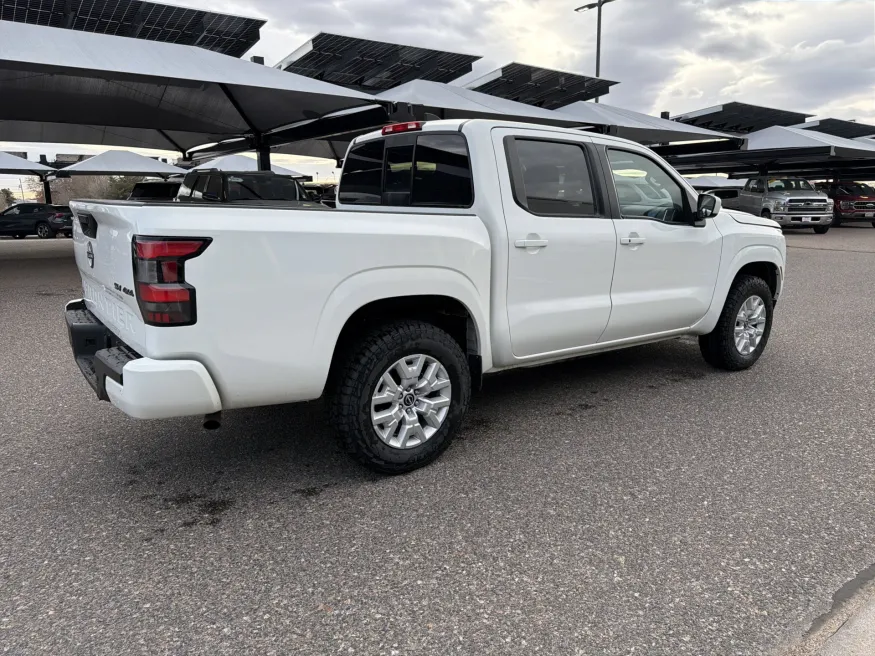 2022 Nissan Frontier SV | Photo 4 of 19