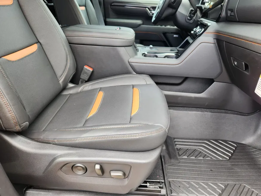 2025 GMC Sierra 2500HD AT4 | Photo 17 of 30