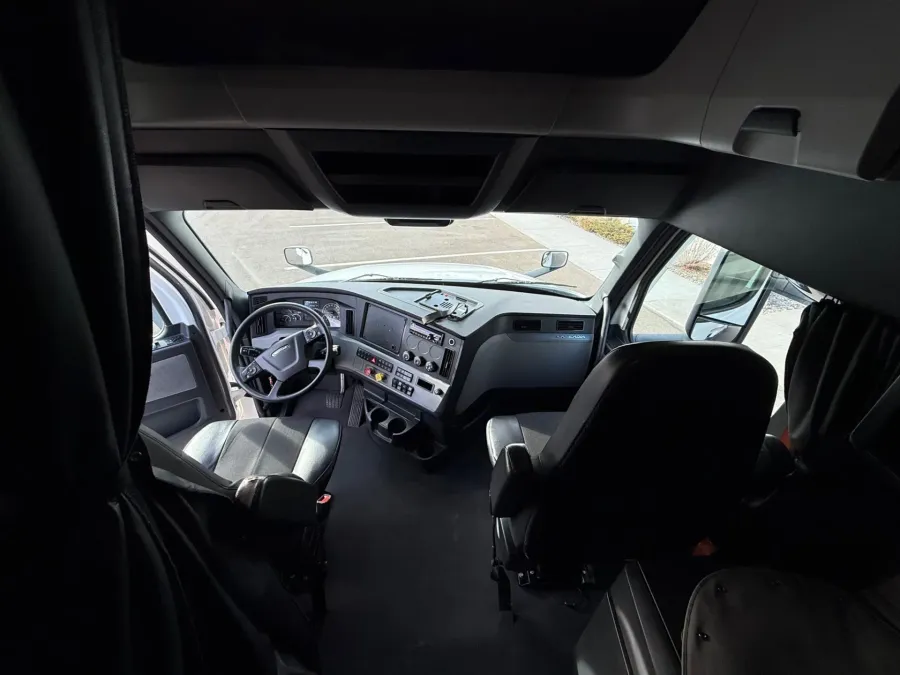 2022 Freightliner Cascadia | Photo 14 of 14