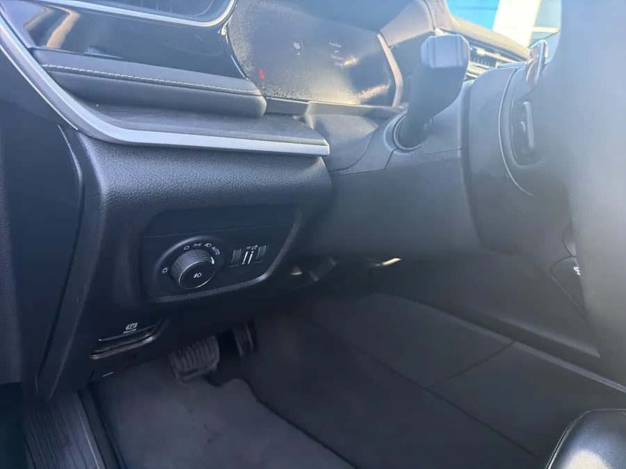 2023 Jeep Grand Cherokee L Limited | Photo 15 of 23