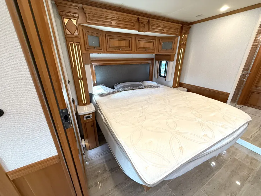 2020 Newmar Dutch Star 4328 | Photo 14 of 31