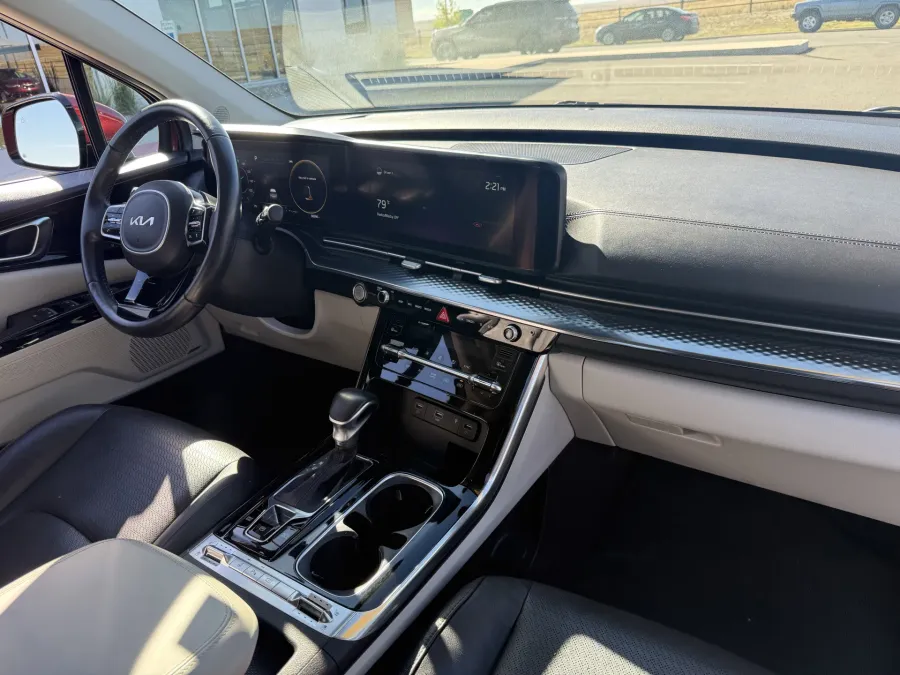 2022 Kia Carnival SX Prestige | Photo 18 of 28