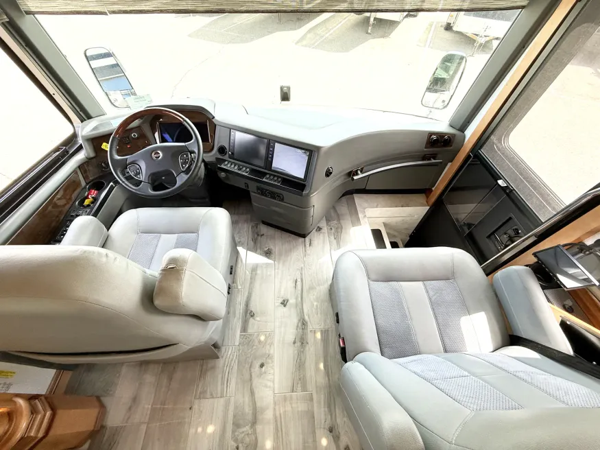2022 Newmar Essex 4551 | Photo 6 of 32
