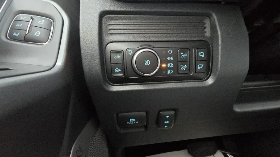 2026 Ford Super Duty F-250 | Photo 15 of 35