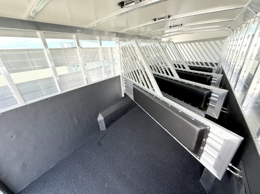 2027 Cimarron Winstar 5HGN | Photo 9 of 20