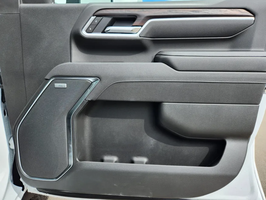 2025 GMC Sierra 2500HD SLT | Photo 20 of 32