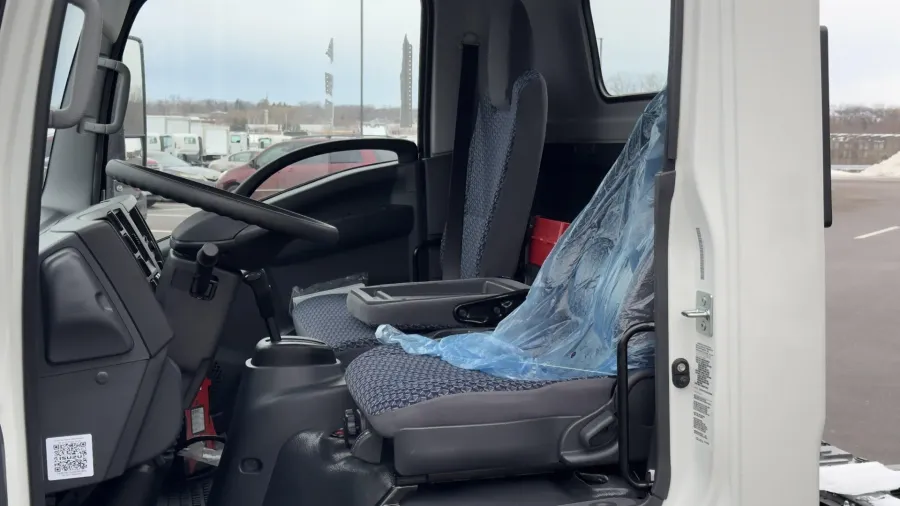 2025 Isuzu NRR GAS | Photo 12 of 21