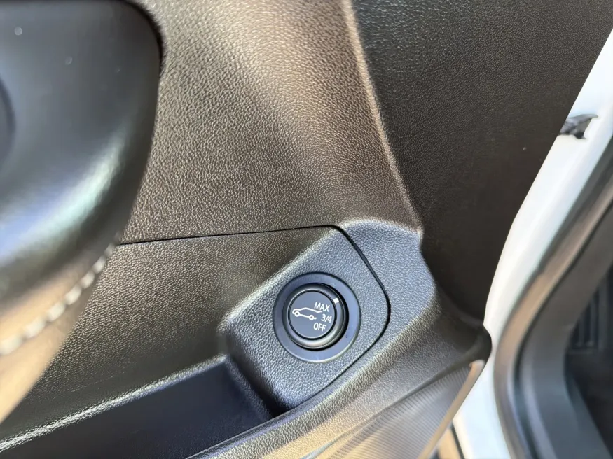 2024 GMC Terrain SLT | Photo 13 of 22