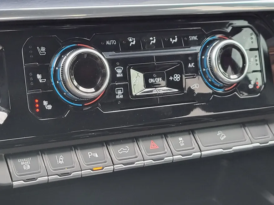 2024 GMC Sierra 2500HD Denali | Photo 16 of 25