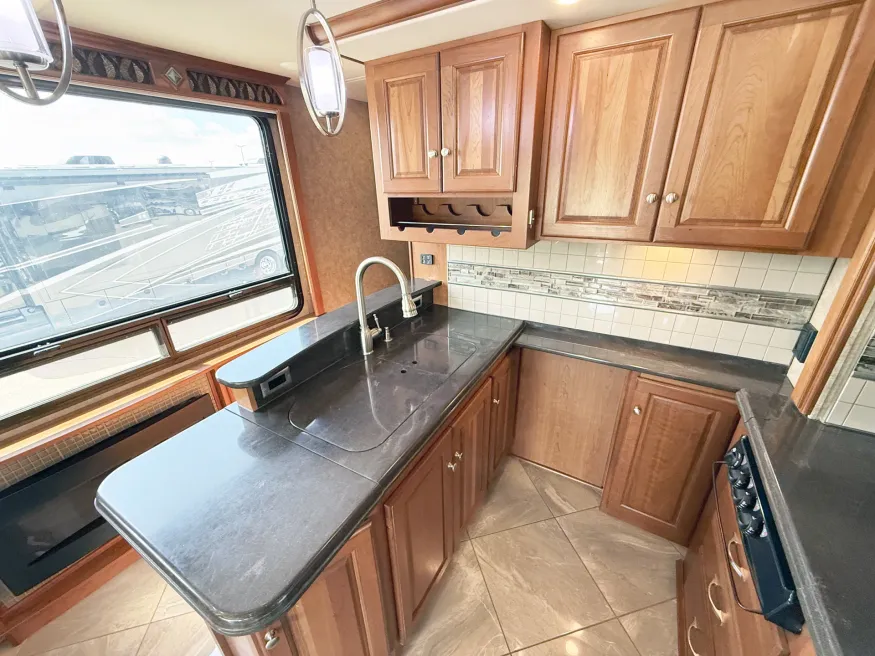 2016 Winnebago Journey 38P | Photo 11 of 30