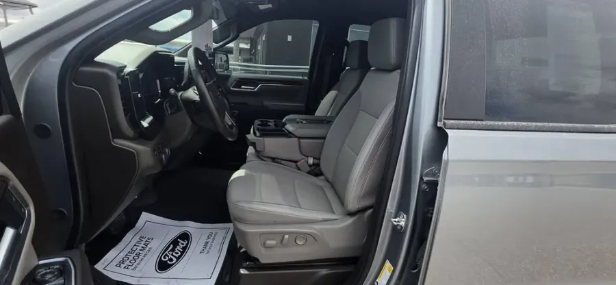 2025 Chevrolet Silverado 1500 | Photo 13 of 28