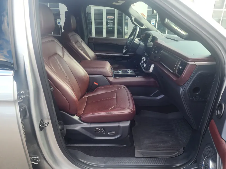 2022 Ford Expedition Max Limited | Photo 18 of 29