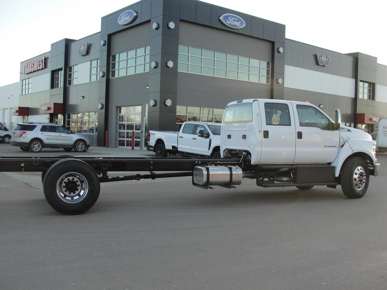 2024 Ford F750 | Photo 6 of 11