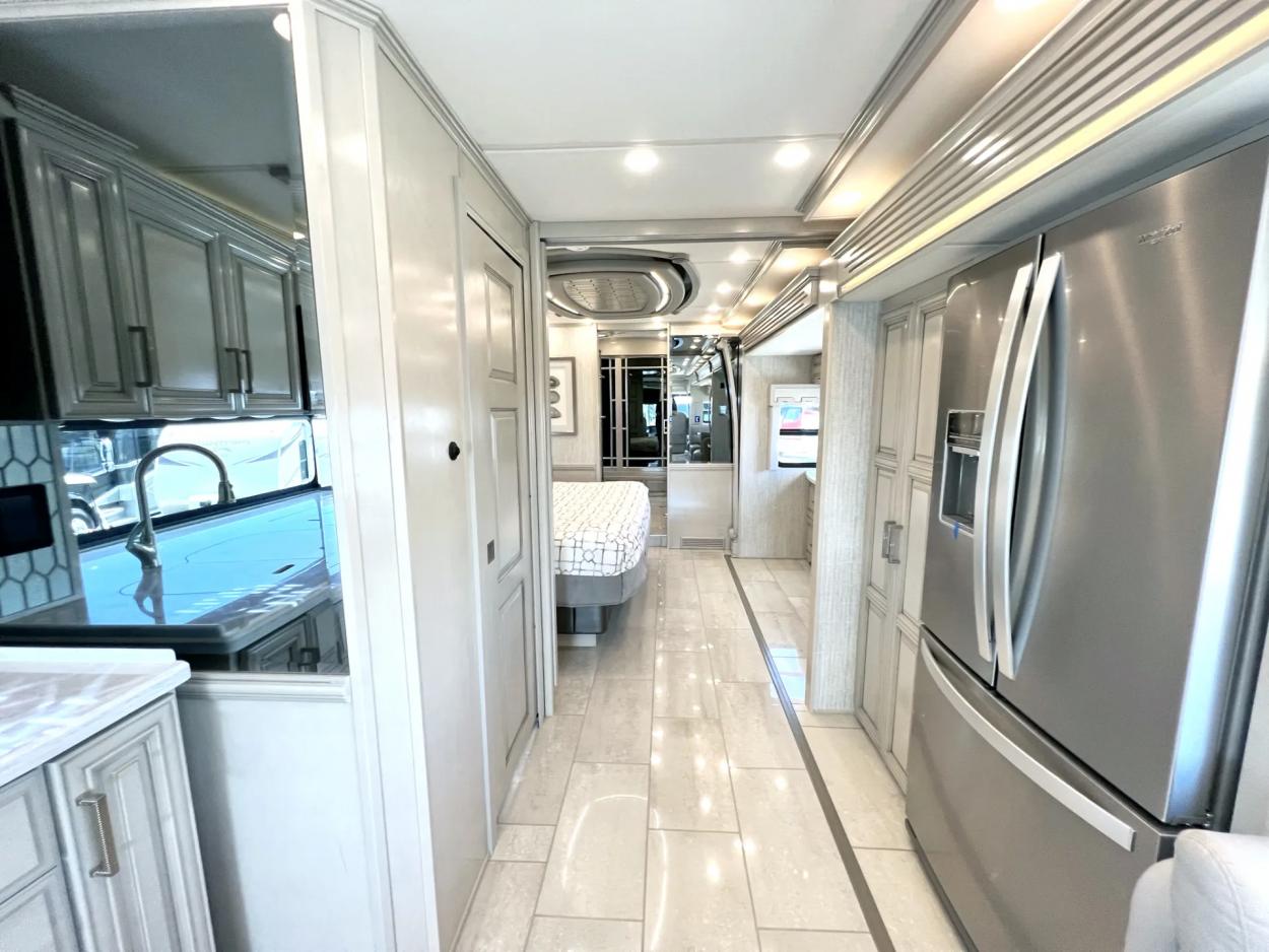 2023 Newmar London Aire 4551 | Photo 15 of 38