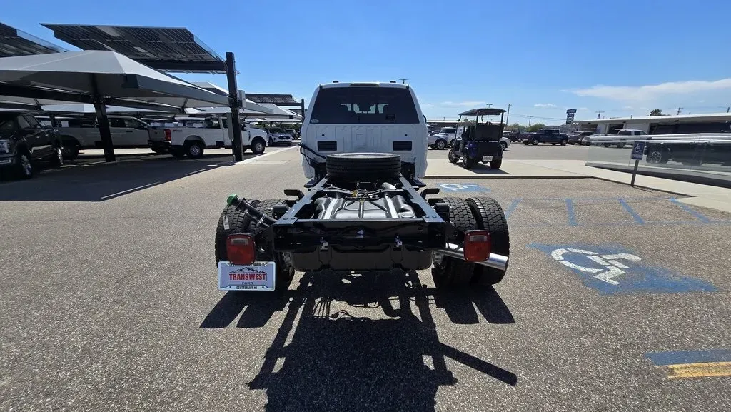 2025 Ford Super Duty F-450 | Photo 5 of 26