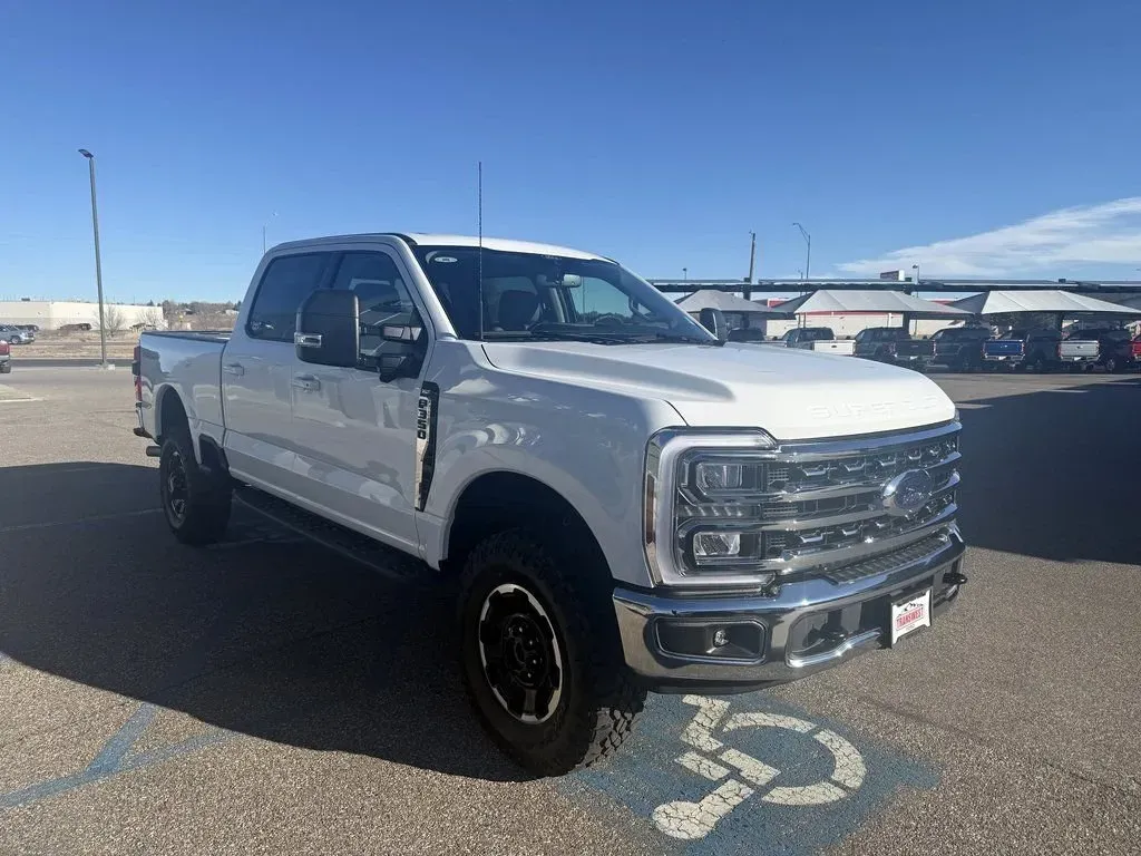 2026 Ford Super Duty F-350 | Photo 3 of 23