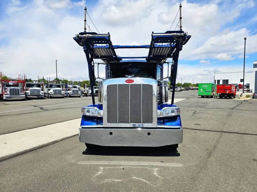 2024 Peterbilt 389 | Photo 2 of 32