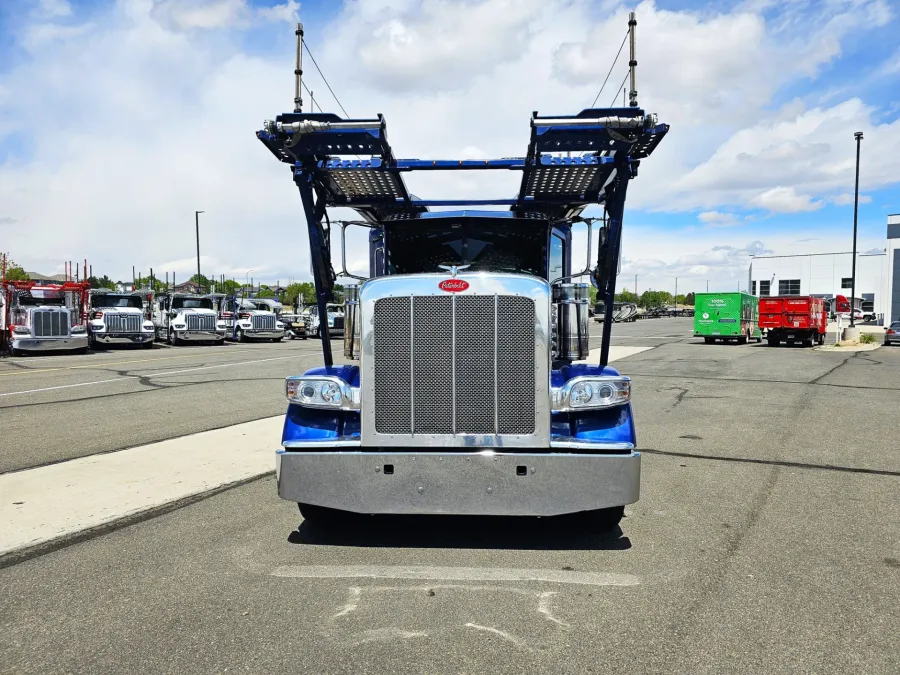 2024 Peterbilt 389 | Photo 2 of 32