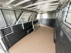 2026 Logan Coach Riot 4HGN | Thumbnail Photo 11 of 18