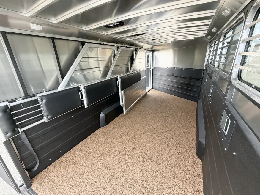 2026 Logan Coach Riot 4HGN | Photo 11 of 18