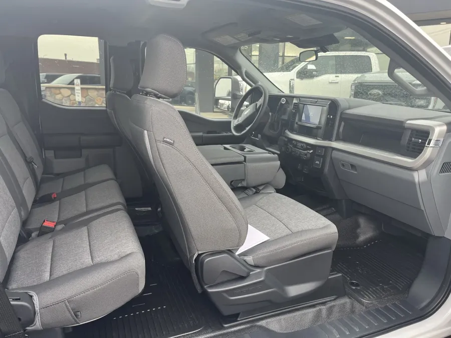 2025 Ford Super Duty F-550 | Photo 11 of 14