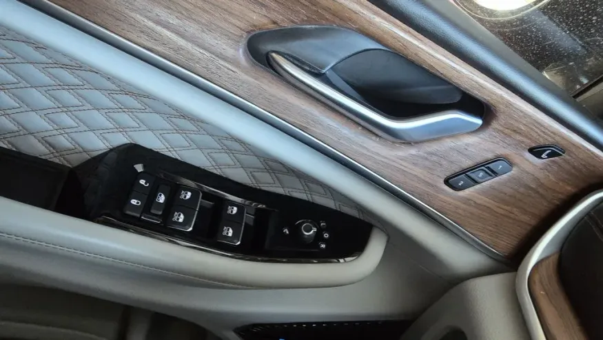 2022 Jeep Grand Cherokee L | Photo 13 of 36