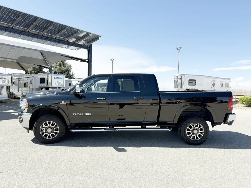 2019 RAM 2500 Laramie Longhorn | Photo 3 of 21