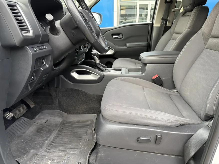 2022 Nissan Frontier SV | Photo 13 of 19
